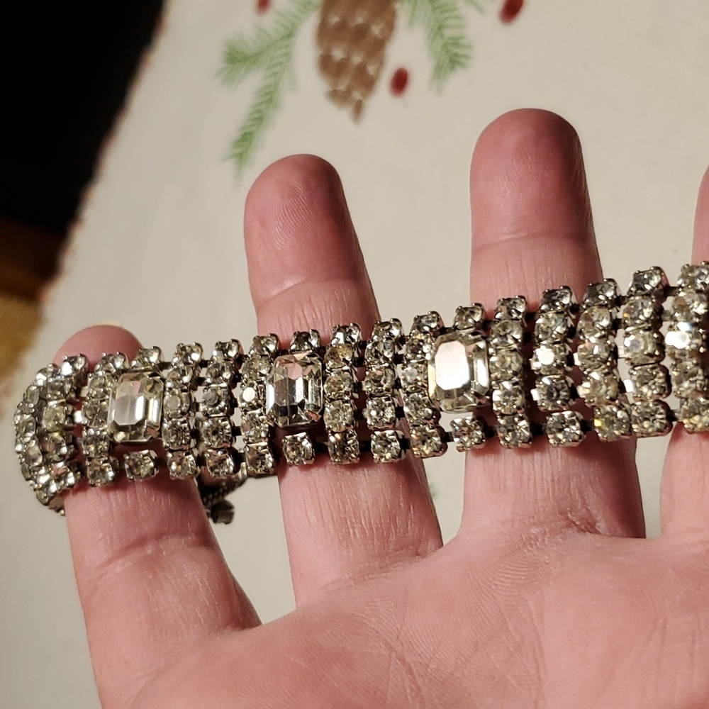 Weiss Rhinstone Bracelet - Picture 1 of 12